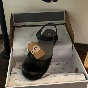 Unlisted #50 Black Dansko Mary Jane Shoes Size 37= us7 NIB